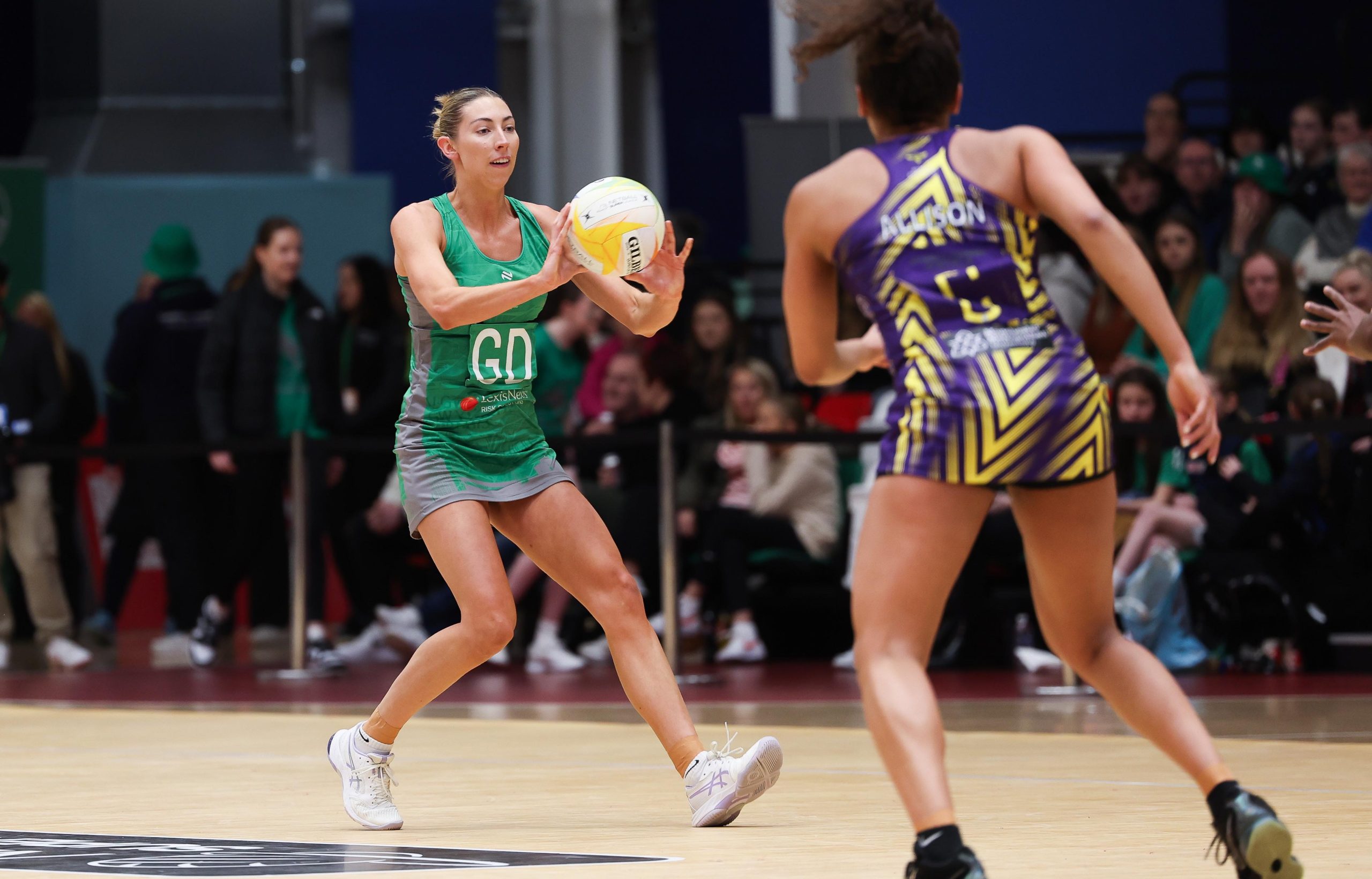 Jacqui Newton in action for the Cardiff Dragons in the Netball Super League. Image: Morgan Harlow