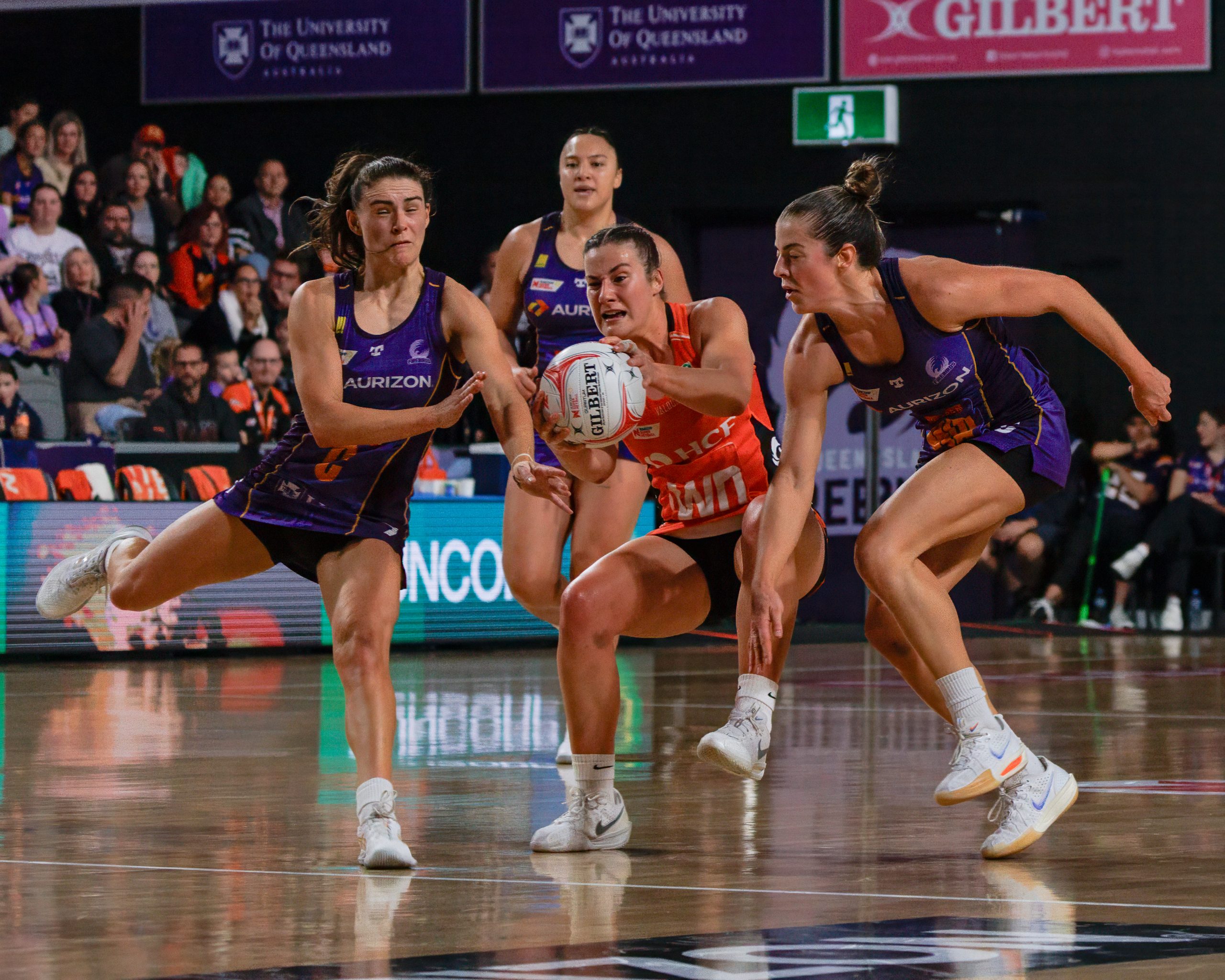 Amy Sligar receives a pass under tight pressure. Image: Kylie de Souza | Captured by Ky